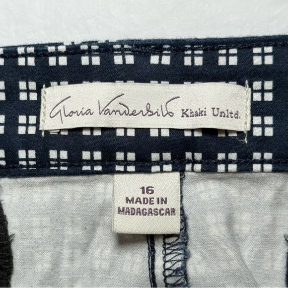 Gloria Vanderbilt Khaki UnItd Navy Blue White Geometric Capri Pants 16 33x18 - Picture 3 of 5